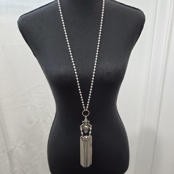 Pretty Necklace - Picture 3 of 7